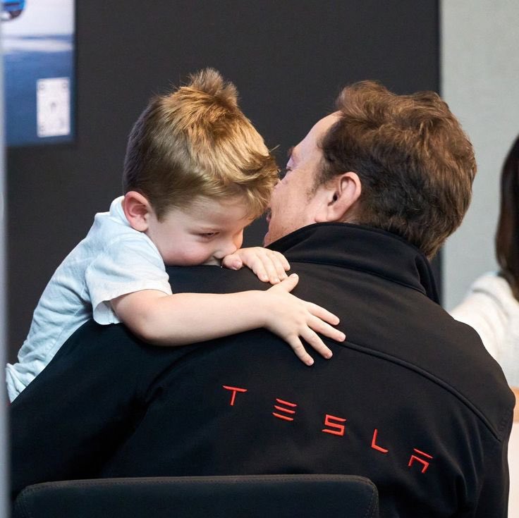 Elon musk news page tweet media