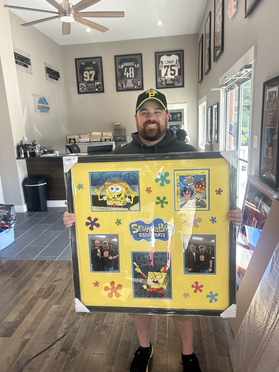 hometeamcollect's tweet photo. The best part about or custom framing is we don't just do sports, but we do other cool products!

Here is a SpongeBob customized frame we recently completed! We hope you enjoy, Greg!

#customframes #spongebobsquarepants https://t.co/JpCTuVdyvV