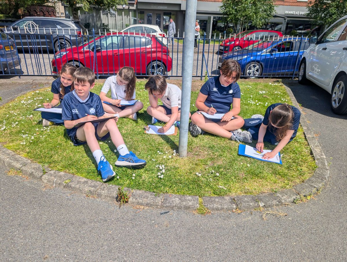 methodyprep's tweet photo. Sun's out, sketchbooks out! ☀️

Prep 7 have been busy making the most of the fantastic weather by heading outside to draw School House.

#MethodyPrep #TakesPrep https://t.co/9IW0rnjeLC