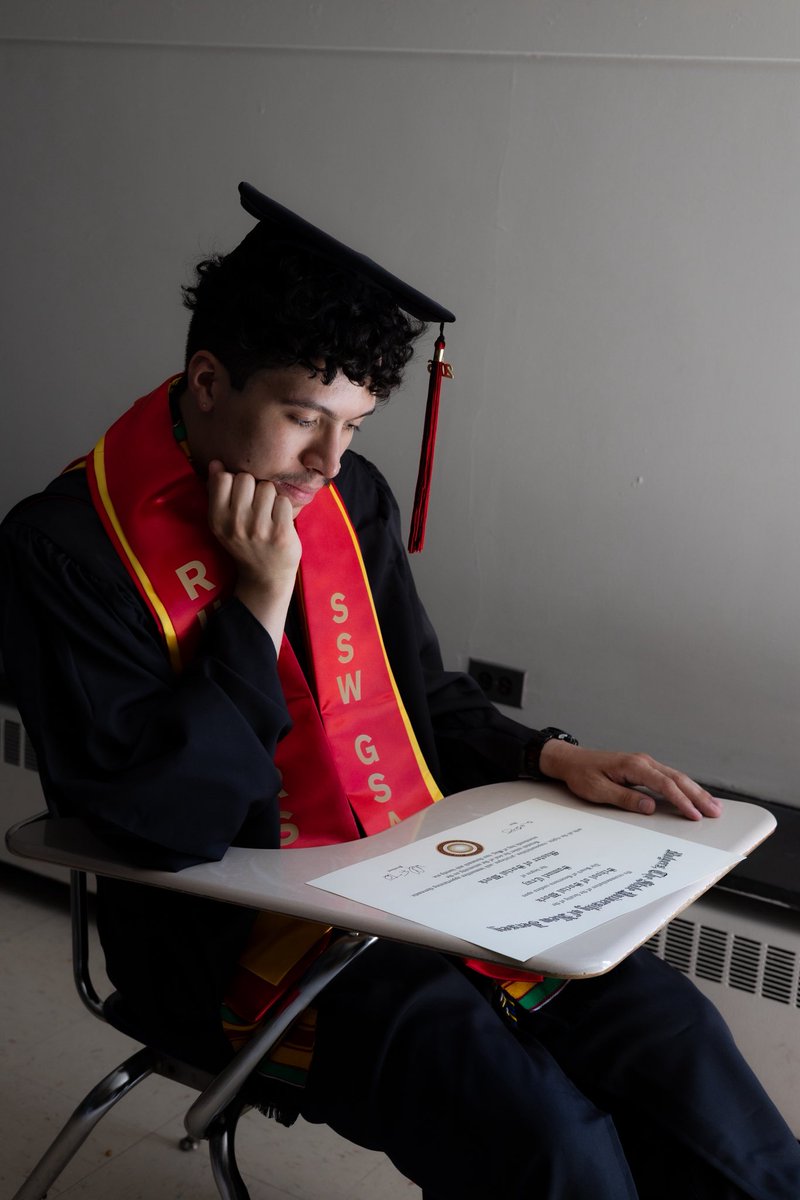 Sammy_Cruz32's tweet photo. Someone graduated!!! Sam Cruz, MSW 🍾 https://t.co/fMAC8Spi7M