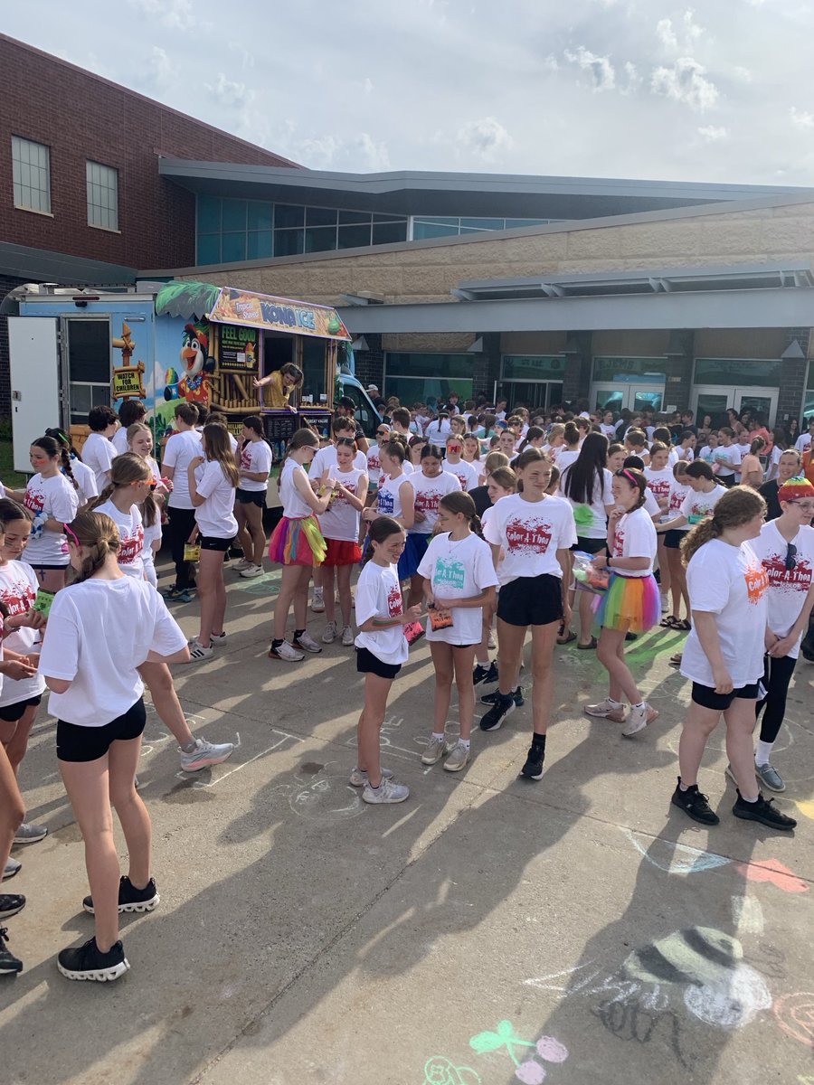 danieladams1985's tweet photo. Runners prepping for the RJEMS Color Run. https://t.co/f0WWdqT1NW