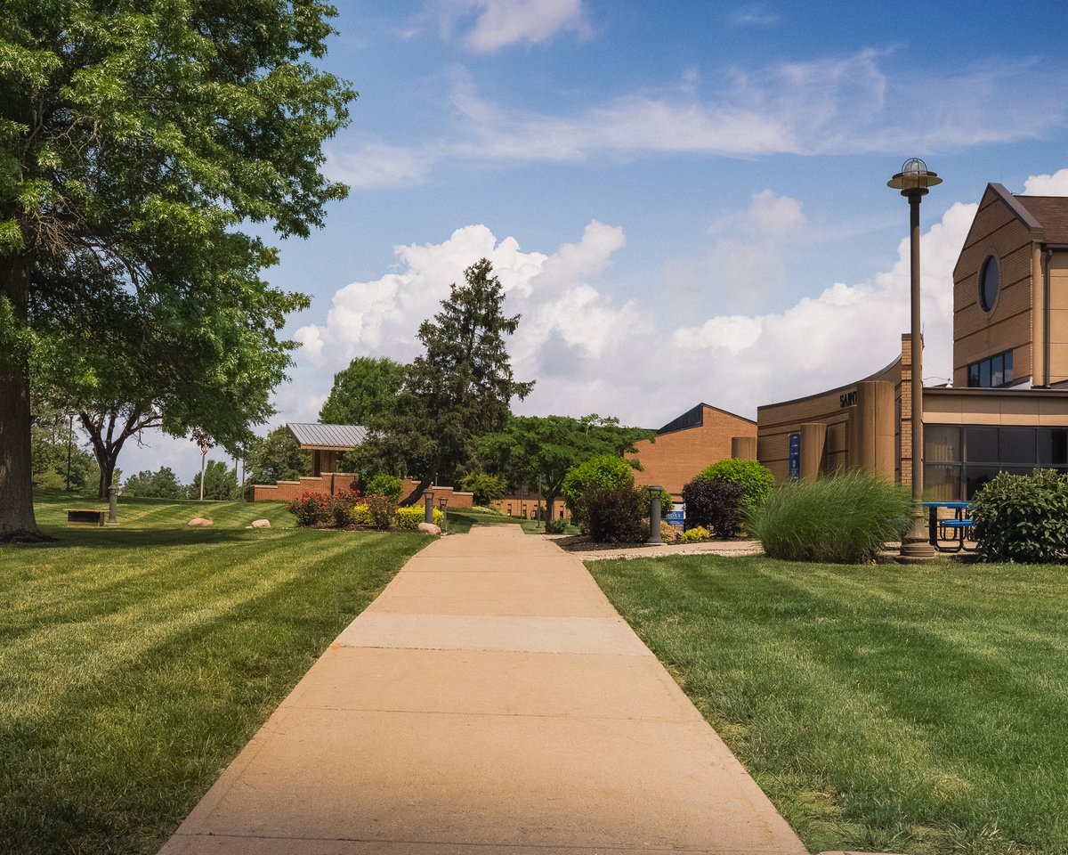 ThomasMoreKY's tweet photo. In 80 days, campus won't be this quiet anymore... but who's counting?🤷

#MakeItMore #ThomasMoreUniversity https://t.co/xA1tusIdaf
