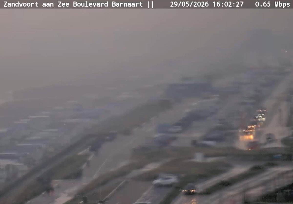 yellow_flame's tweet photo. Het onweert in een strook voor de kust op de Noordzee. Vanaf ongeveer Zandvoort trekt de zone naar het noordoosten richting Leeuwarden. 
via https://t.co/gBqKONUQdM 
webcam Zandvoort: https://t.co/ujnq0Pm0uj https://t.co/2rraMcvFFg