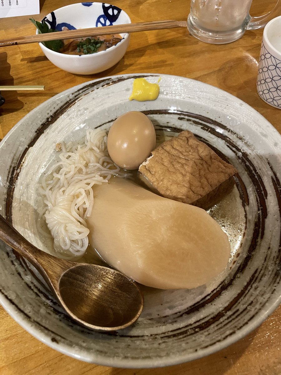 Fighter_KOU's tweet photo. 気が付いたら寝ていて、仙台駅へ慌てて出かけたら21時近く。

東口から西口方面にも行ってみたが、ラストオーダー終了だったり全席喫煙可(拙者、煙草の匂い&煙が苦手)だったりで、あちこち彷徨って「大衆すし酒場不二子」なるお店で軽くお酒(梅酒と一の蔵)を入れつつ寿司等をつまむ。

お値段はそこそこで美味しくいただけた。〆に鯛だしのすまし汁のサービスもありがたい。
ご馳走様でした。