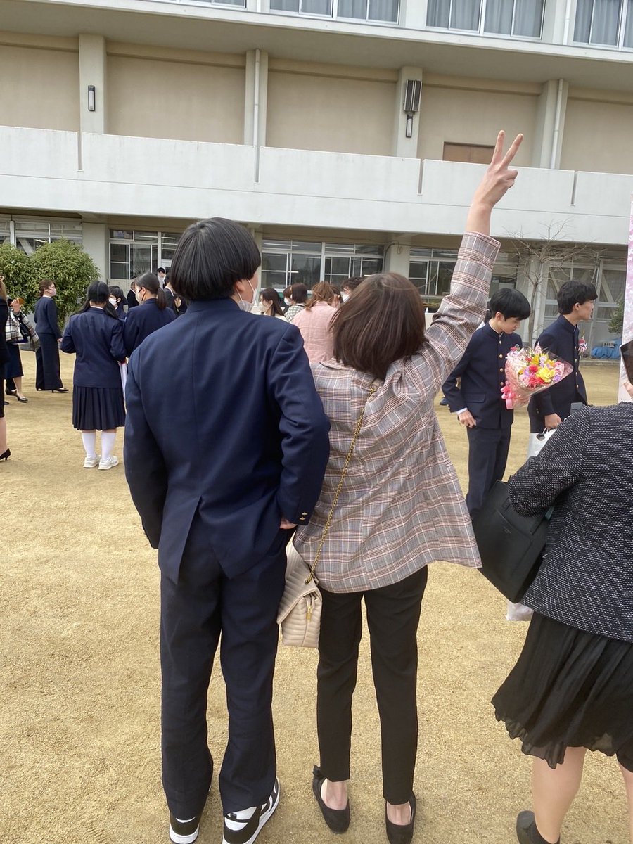 moeken1223's tweet photo. ご飯食べてるかな〜❓
ちゃんと寝れてるかな〜❓
大切に育ててきた…つもり
まさか我が息子が…
ヤンキーではなく、ただのヤンチャやけど
我が息子が逮捕され、警察署に拘留
アホちゃう╮(๑•́ ₃•̀)╭
思ってたけど、アクリル板越しに会う息子の姿見たら、警察署出てから涙止まらんかった… https://t.co/39vkSNGqGS