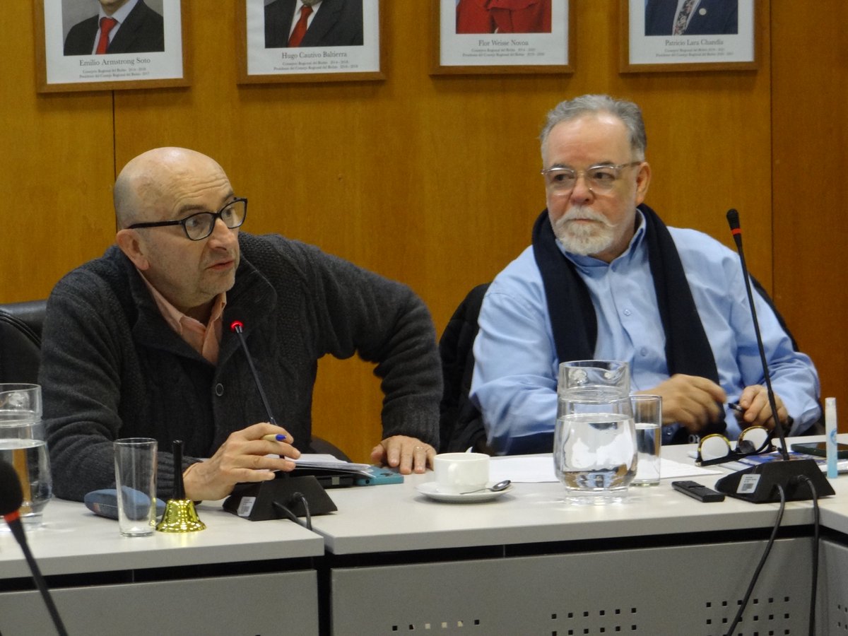 CoreBioBio's tweet photo. Intensa viene esta jornada en el Core Biobío. El trabajo comienza en la comisión de Gobierno y Descentralización, la que es presidida por el consejero Claudio Lapostol. En la tarde se realizarán sesiones ampliadas del Consejo Regional. https://t.co/cs6NJzM3Q7