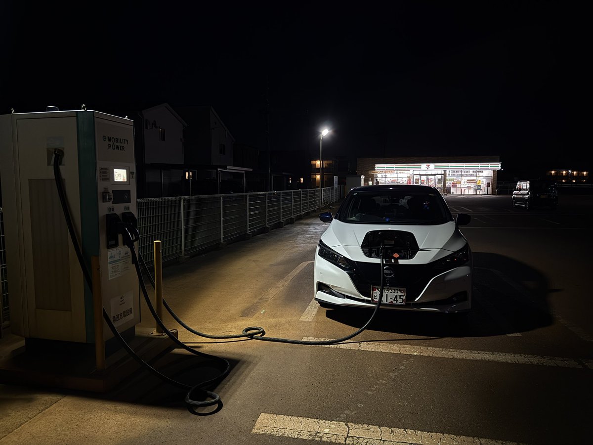 n_waka's tweet photo. セブンイレブン鶴岡茅原店で充電!
このへんの日産の90kW機がビミョーな性能のだったから、ここにちゃんとした90kW機が出来てよかった!
---km@7.2km/kWh 12%→68% 30:01 28.362kWh
#leafnow #日産リーフ #NissanLeaf https://t.co/xLjv15iwVX