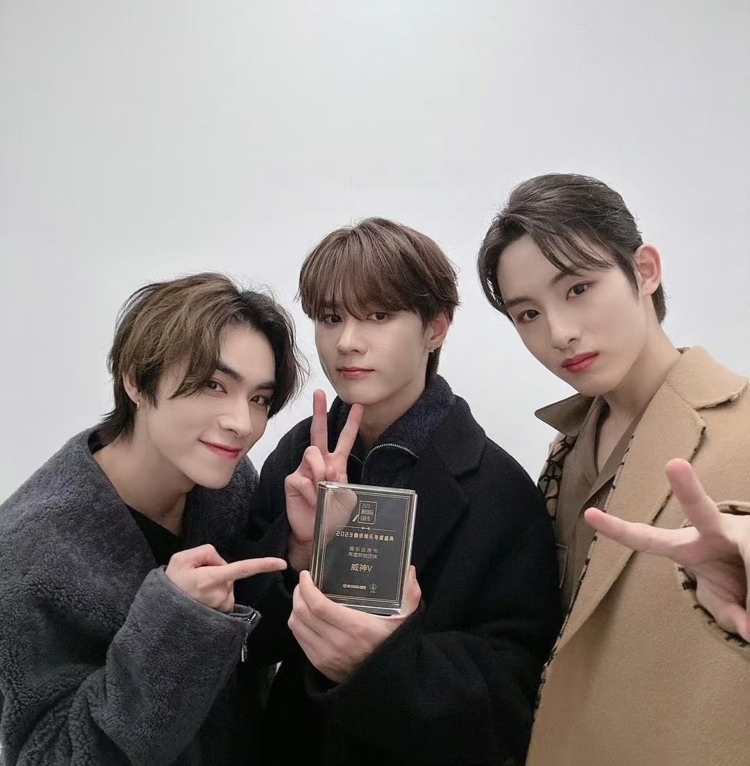 🍒 XIAOJUN WAVES tweet media
