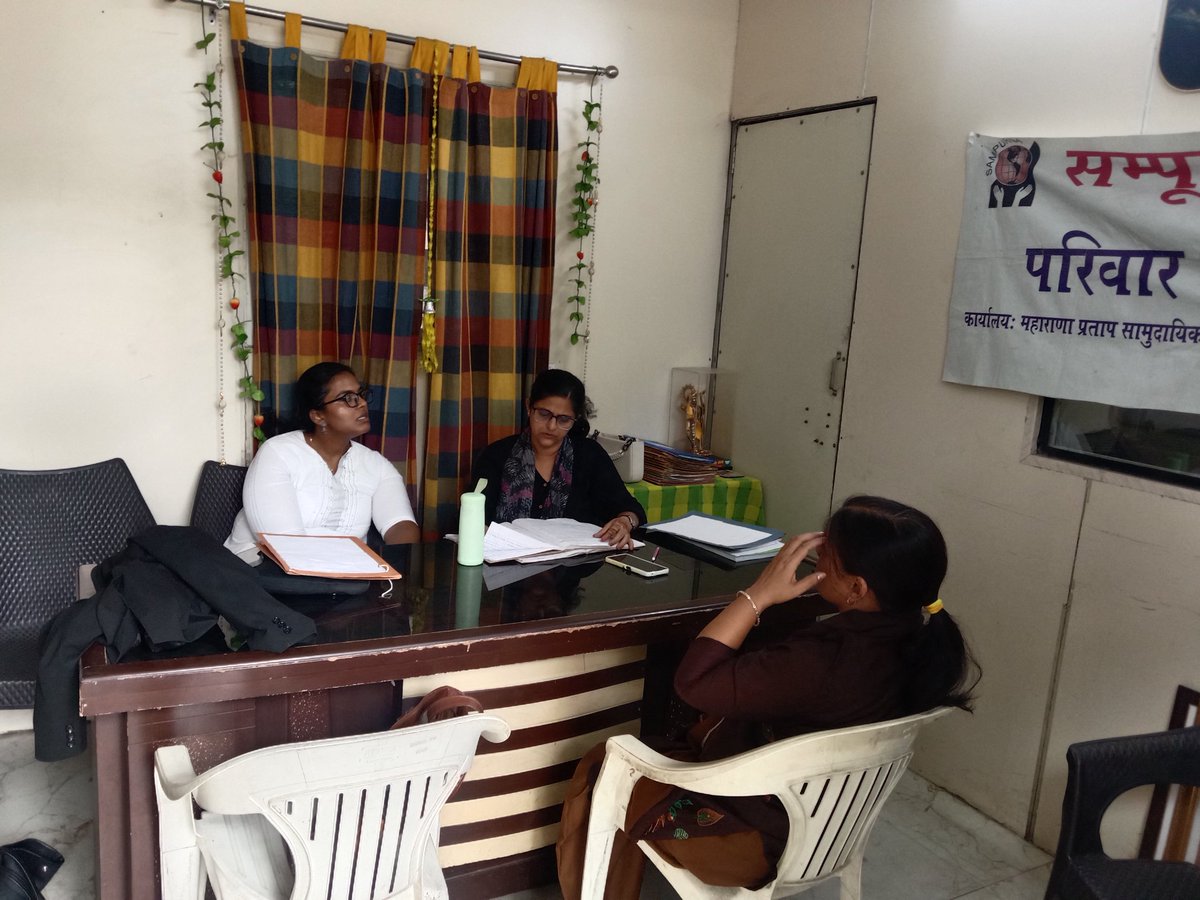 ngo_sampurna's tweet photo. @ngo_sampurna के FCC (Family Counseling Center) में परिवारों की समस्याओं को सही तरीके से समझकर काउंसलिंग की जाती है। यहाँ आपसी मतभेदों को प्रेम, समझदारी और मार्गदर्शन के माध्यम से सुलझाने का प्रयास किया जाता है, ताकि परिवार में शांति, सम्मान और खुशहाली बनी रहे। 
#sampurnango https://t.co/K83B4MYQTI