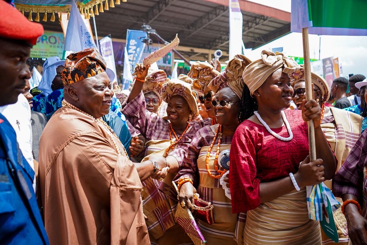 ladiadebutu tweet picture
