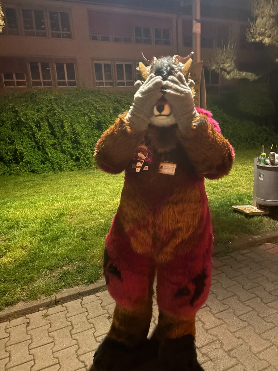 bicrubber's tweet photo. Cover my lethal eyes for your safety. 😶‍🌫️

#fursuitFriday #fursuitdance #RFD4
@FurticStudio https://t.co/q1LOR84HKk
