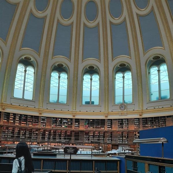 大英博物館に併設されていた大英図書館は1997年にｾﾝﾄﾊﾟﾝｸﾗｽへ移設され