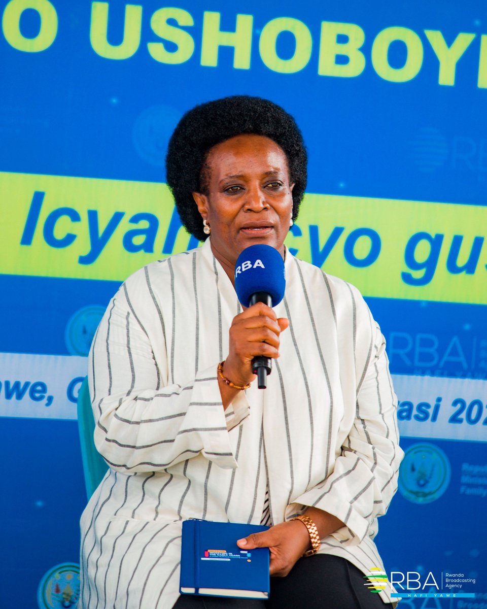 RwandaGender's tweet photo. Minisitiri @U_Consolee yasabye abangavu n'ingimbi kumva inama z'ababyeyi n'abarezi,bakirinda ibigare n'irari n’ibindi bishyira ubuzima bwabo mu kaga nko kunywa inzoga, ibiyobyabwenge, kwishora mu mibonano mpuzabitsina,abasaba kugira intego y’ubuzima,kandi bagaharanira kuyigeraho. https://t.co/D8dZDvYuhw