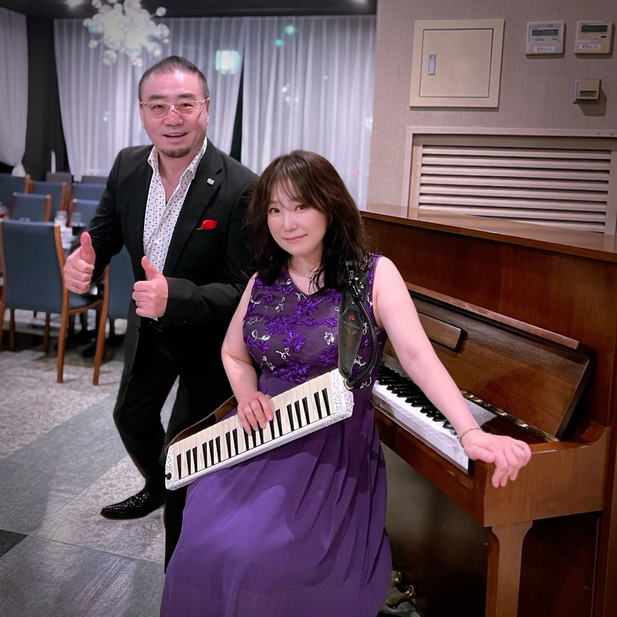yukaron27's tweet photo. 今夜は岡崎にて、パワフルな歌声の包金鐘さんとパーティー演奏🎶
ライオンズクラブ様の記念すべき1600回の例会にお招きいただきました
温かくお聴きいただいた皆さま、心からありがとうございました✨
#テノール #鍵盤ハーモニカ #ケンハモ #メロディオン https://t.co/6tgioIKL2A