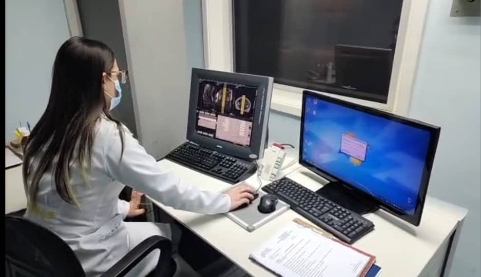 cubacooperaven's tweet photo. Nuestra razón de ser es la salud del pueblo. 🇨🇺🇻🇪 En el CSI Dr. Salvador Allende, unimos ciencia y humanismo para garantizar atención de calidad con entrega, ética y profesionalismo. ¡Tu bienestar es nuestra mayor satisfacción! 🏥❤️ #CubaCoopera #CubaPorLaVida https://t.co/n707asfs1R