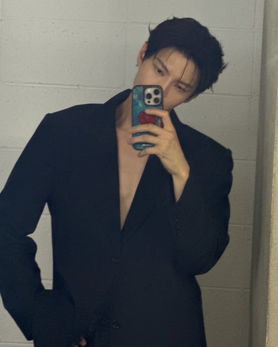 vixxbase's tweet photo. He's breathtakingly beautiful. https://t.co/L0kc6gQr5r