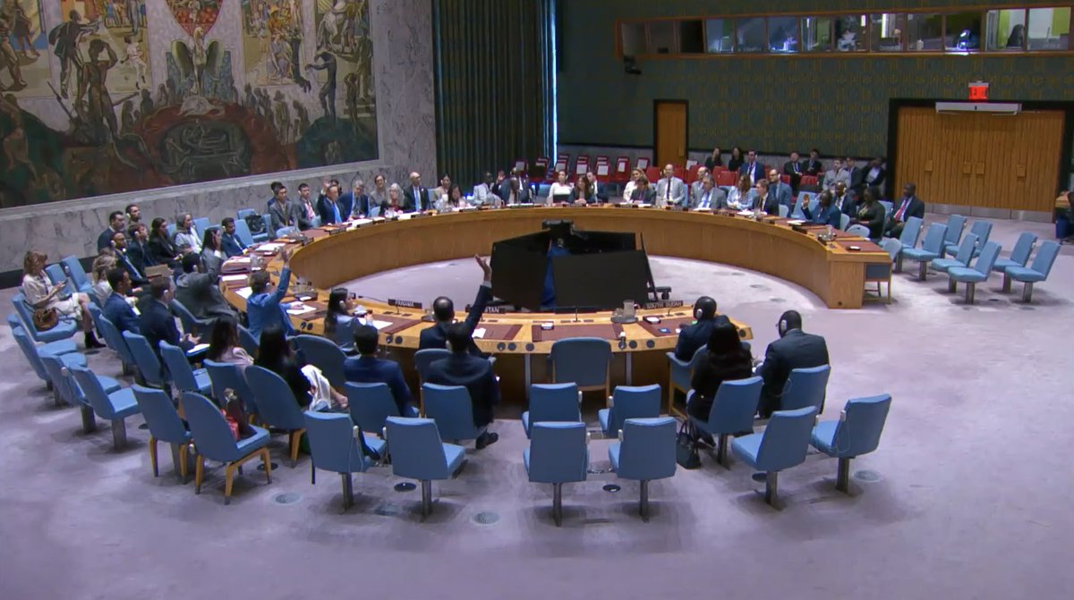 UN_News_Centre's tweet photo. #BREAKING

Security Council ADOPTS resolution renewing sanctions on South Sudan, including assets freezes, travel bans and arms embargo, and the mandate of the panel of experts assisting the sanctions committee.

Voting result
In favor: 9
Against: 0
Abstain: 6 https://t.co/rUieaNIxZt