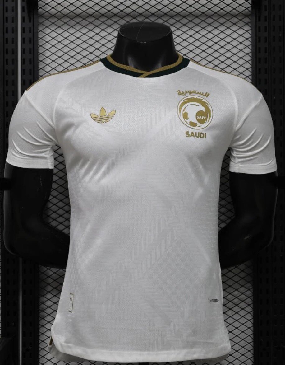 1927_Store's tweet photo. ياجماااال تيشيرت المنتخب 🤍😮‍💨

مستوعبين انه ب ٦٩ ريال بس !
ومتوفر خدمة تابي بعد ✅ https://t.co/NyxpQypbTB