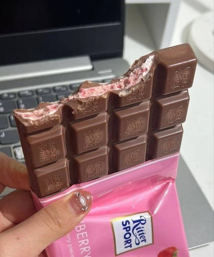 Lupitapromos's tweet photo. fui pesquisar amor da minha vida e apareceu isso 😍isso é chocolate de respeito 😋 https://t.co/wcpXrULqLy