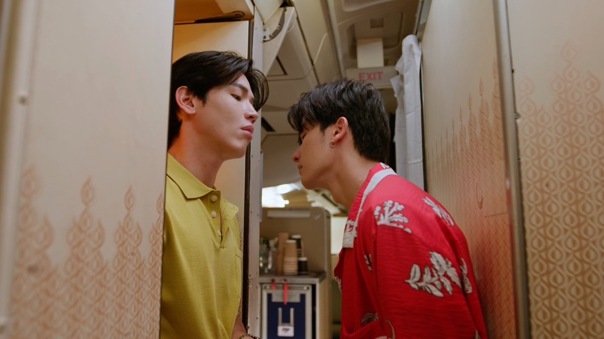 GMMTV's tweet photo. ดี ๆ พี่ หนูใจหายใจคว่ำหมด🫨 

#ADogAndAPlaneEP1
@Tawan_V @new_thitipoom https://t.co/kjWrd4MLIm