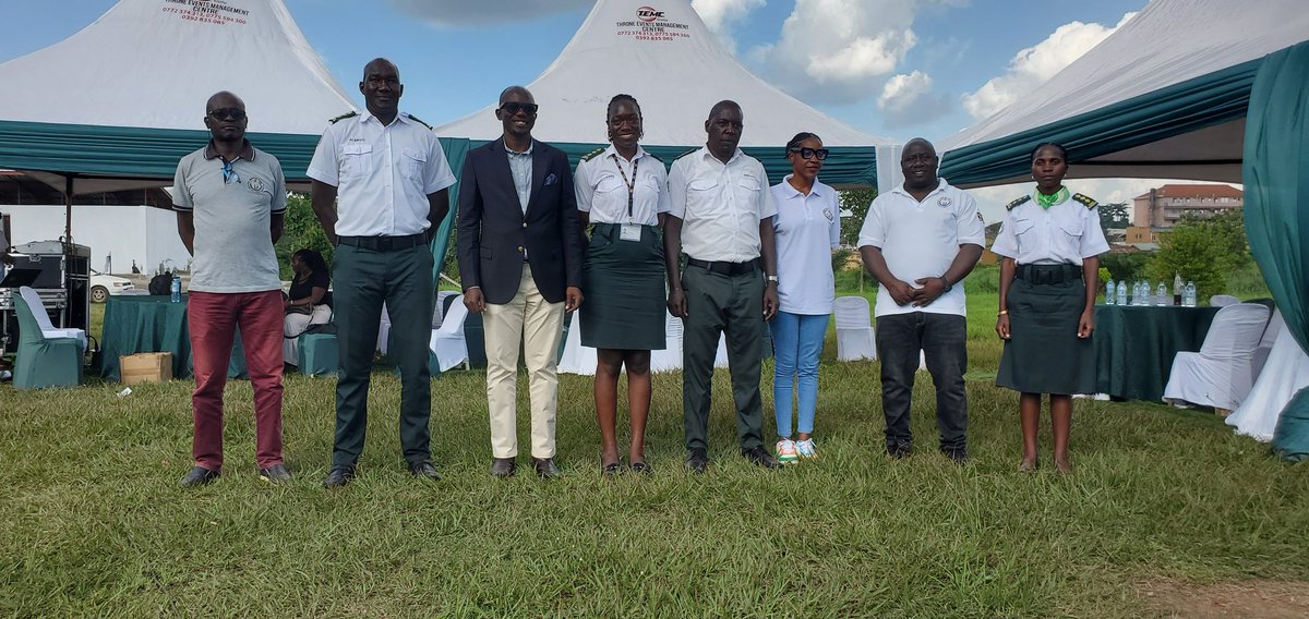 PATRICKUMA's tweet photo. Update:
The Gulu Regional Immigration Offices today held a Community Baraza at Pece-streams garden to Sensitize the Public about Passports issuance and their Services.
The Baraza was graced by Gulu City Mayor his Worship Acire Julius Labeja a.k.a Gunya @ChimpReports @Favourfm1 https://t.co/gPwKySrvYe