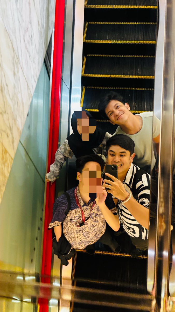 evankhanv's tweet photo. Fams nite out🙃🙃 https://t.co/ExBAGh7FOw