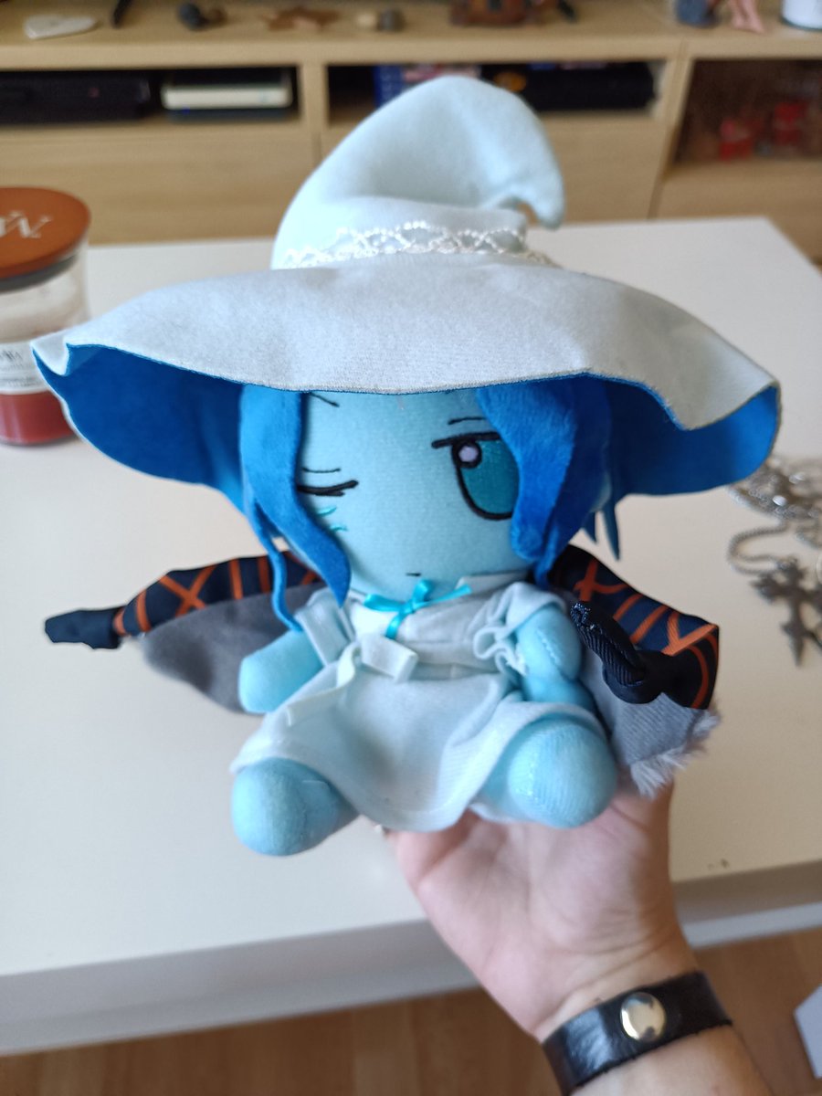 bielventura93's tweet photo. Me regalaron una @OnlyWaifu  por mi cumple🥹✌️ https://t.co/UnNq047FVW