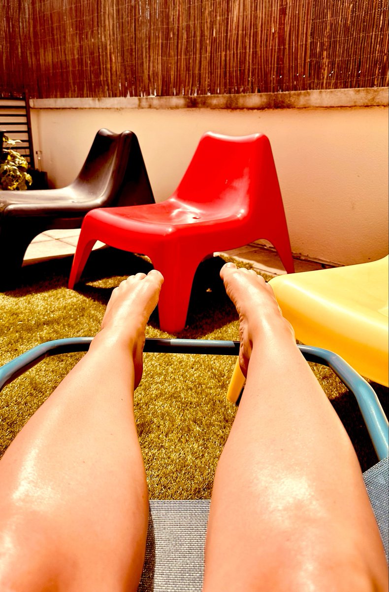 79Stef's tweet photo. J’adore le soleil, je dois être croisée avec un lézard 🦎 comme dans la série V
#RefDeVieux https://t.co/UEYul5y2CG