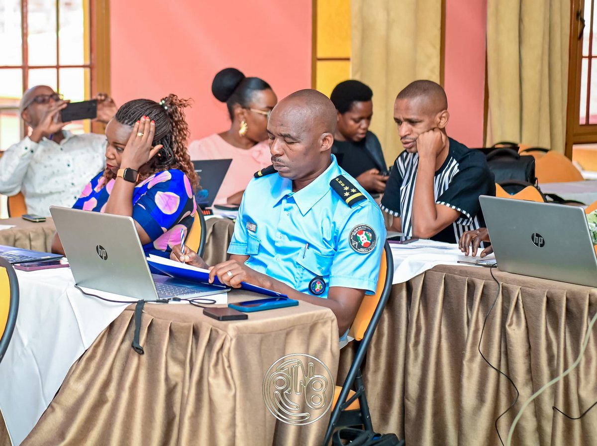 BurundiGov's tweet photo. #Burundi Sous la conduite du Directeur de Cabinet #JeanClaudeBarutwanayo et à travers la Plateforme #PMSAN, la #PrimatureBurundi a organisé, 28 Mai 2026, un atelier de restitution de la mission de partage d’expériences effectuée au #BurkinaFaso. https://t.co/aJZNU26VHZ https://t.co/o6kmArECOt