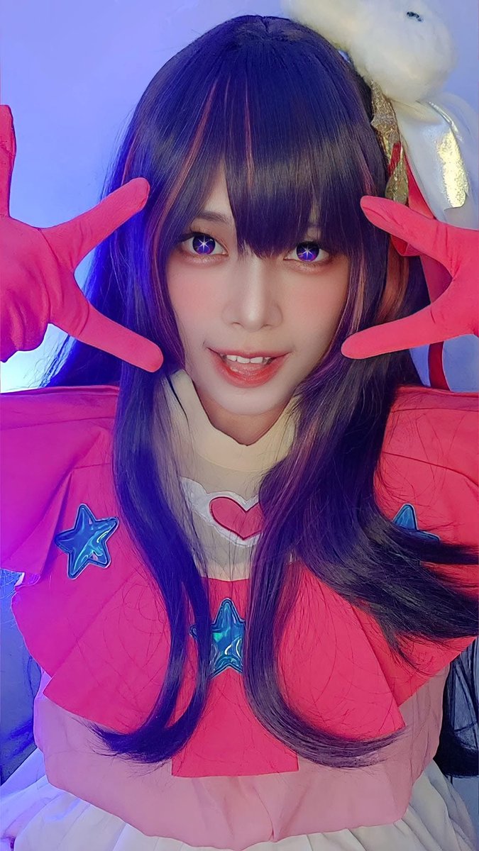 rveiru's tweet photo. 3 taun lalu cosplay versi idolnya, skrg udah bisa versi hamilnya ini https://t.co/bN8zKmRset