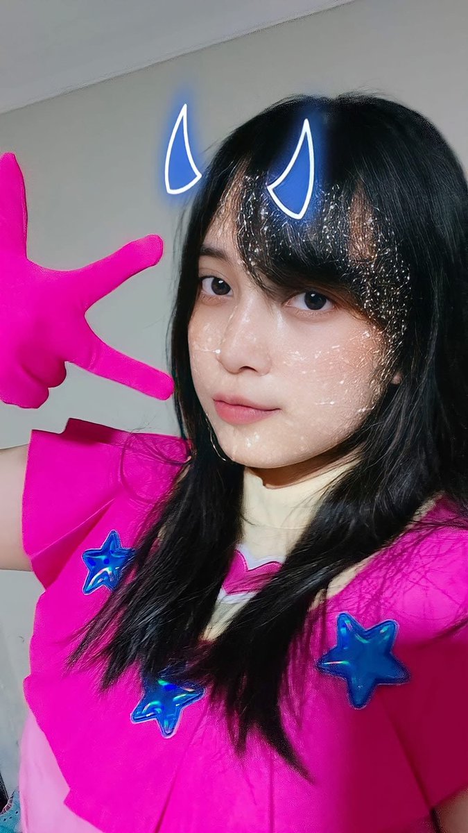 rveiru's tweet photo. 3 taun lalu cosplay versi idolnya, skrg udah bisa versi hamilnya ini https://t.co/bN8zKmRset