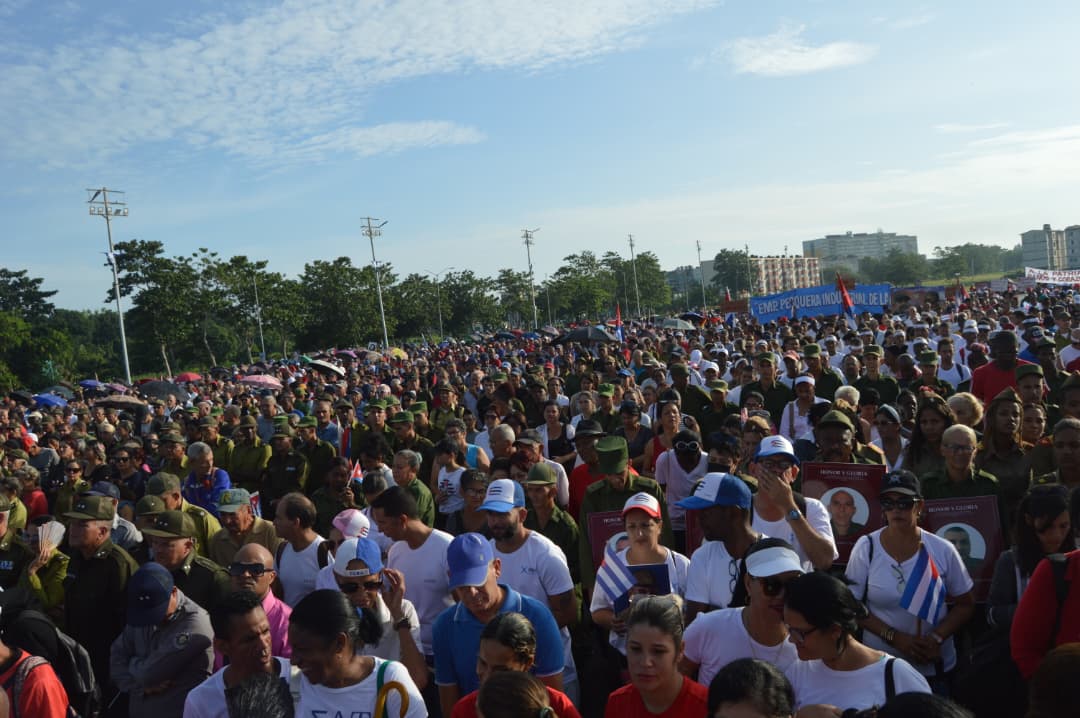YamileRamosCord's tweet photo. ¡¡¡Gracias PinardelRío!!! 
#RaúlEsRaúl y siempre será Raúl en el corazón de las pinareñas y  pinareños. #Cuba #PinardelRío https://t.co/9rJxRiBfn8