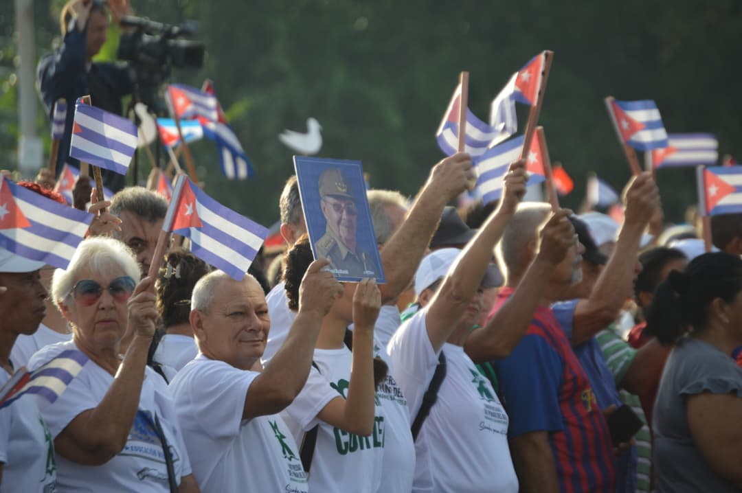 YamileRamosCord's tweet photo. ¡¡¡Gracias PinardelRío!!! 
#RaúlEsRaúl y siempre será Raúl en el corazón de las pinareñas y  pinareños. #Cuba #PinardelRío https://t.co/9rJxRiBfn8