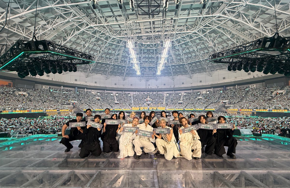SHINee tweet media