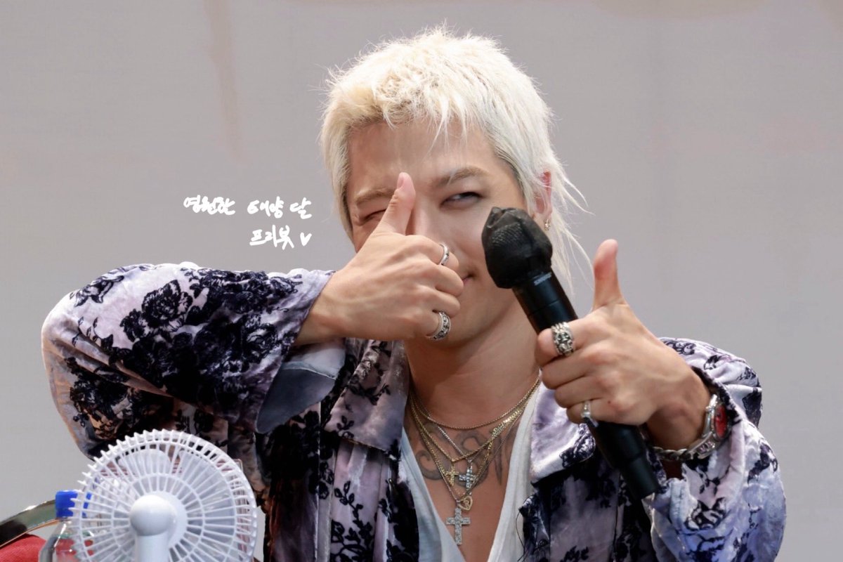URTHESUN's tweet photo. 260529 태양 | 두번째 팬사인회

오늘 태양 일조량 미쳐따.. 후웅..💙🩷

#태양 #TAEYANG #동영배 #Quintessence https://t.co/3lCz64E5P4