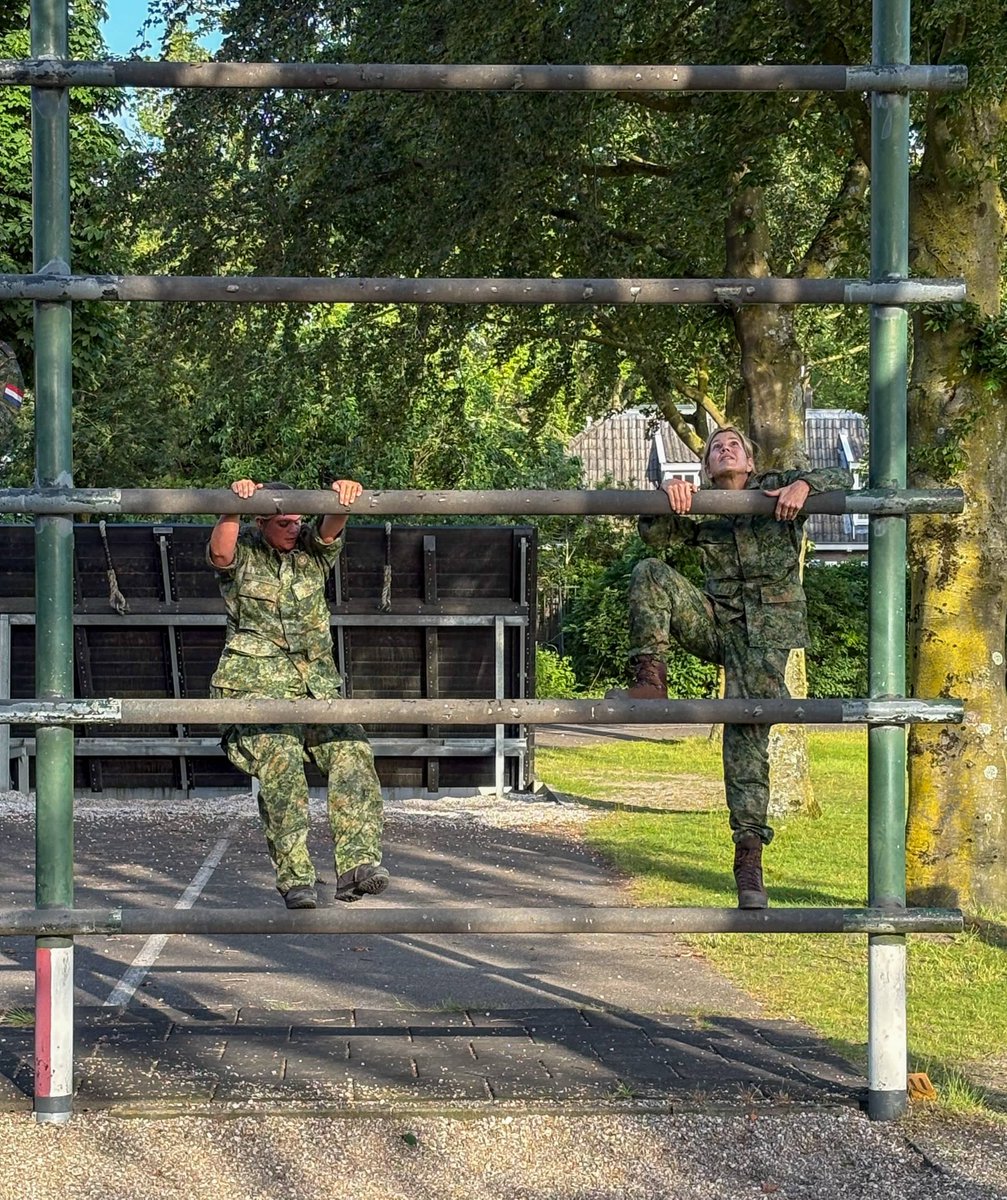 ChristinsQueens's tweet photo. Queen Máxima concluded the first phase of her reservist military training and received her beret. HM will not be assigned to a specific branch, regiment, or corps, but will instead fulfill a broad and general role within the Royal Netherlands Army. 

📸 Ministerie van Defensie https://t.co/yV1Tf4HV83