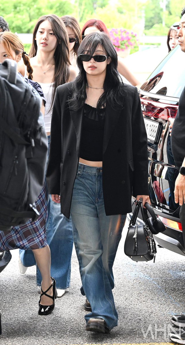 LucexHeart's tweet photo. BABYMONSTER Ahyeon Goes Viral For Looking Like A Superstar at The Airport
https://t.co/1wjqRgHTkH

#AHYEON #정아현 #アヒョン #베이비몬스터아현 #BABYMONSTER https://t.co/hurLWJ8cbx