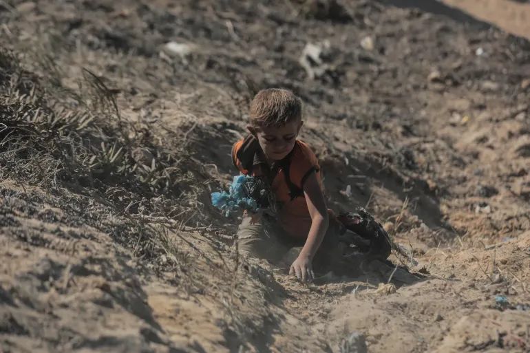 reliefweb's tweet photo. Dire conditions trap Gaza’s children in an endless cycle of suffering, @UNICEF is calling for safe unfettered access to deliver aid operations https://t.co/3MlipbzXA7 

📷UNICEF/Nateel https://t.co/rQNkY9UMll
