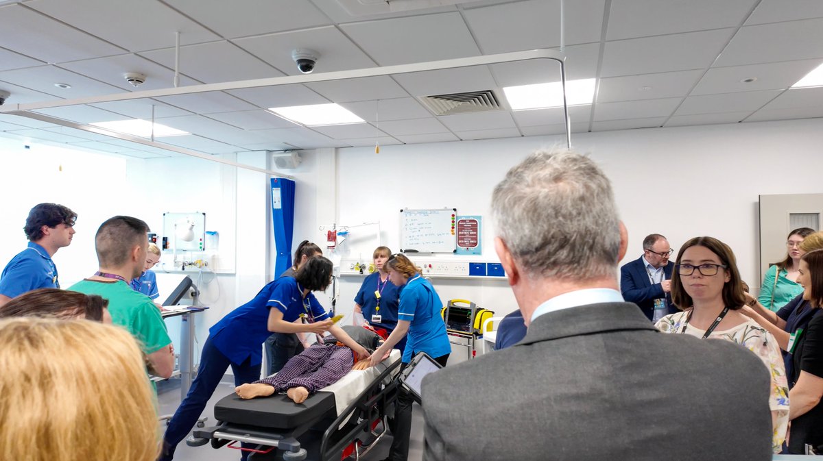 healthdpt's tweet photo. 📆 This week in the Department:

👪 £29.2m + £30M from National Lottery for Together for Families announced

🧑‍⚕️ The Health Minister visited the QUB InterSim Centre

📱 £42m announced for ePharmacy programme

🕘 Waiting list funding of £80m ringfenced

🔗 https://t.co/Jbf1g6ixdj https://t.co/G2jpYftkIK