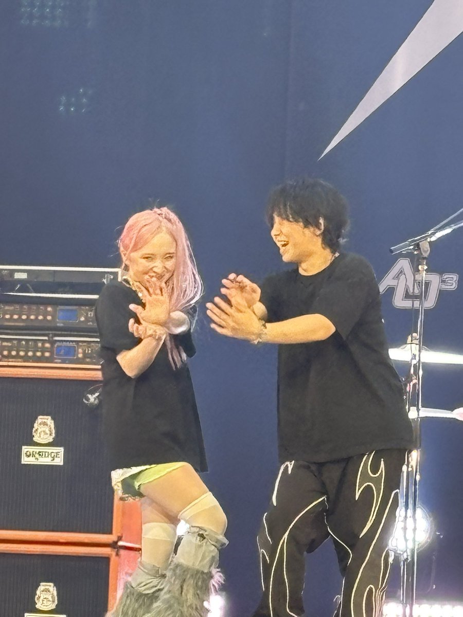 GoLiSA_8's tweet photo. Aooo国内ツアーラスト、羽田最高だった！！！
武道館も本当におめでとう😢
絶対行きます！

みんなポーズ可愛過ぎて普通に撃ち抜かれた。
ずっと応援します📣
#Aooo https://t.co/QRyecSFNUe