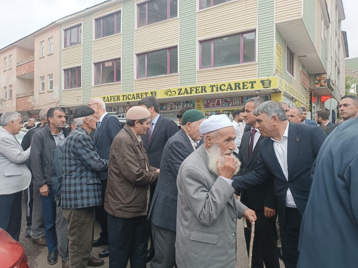 SolhanAkParti's tweet photo. Geleneksel Teşkilat Bayramlaşma Programımızda bizlerle bir araya gelerek bayram sevincimizi paylaşan tüm hemşehrilerimize gönülden teşekkür ediyoruz.

Milletvekillerimiz Sayın @FeyziBerdibek1 Sayın @Korkutata_Zeki , İl Başkanımız Sayın @yilmaz_seven ,İlçe Başkanımız Sayın @ZiyaAtas12 ,İl Belediye Başkan Vekilimiz Sayın @hasancecen34 ,İlçe Belediye Başkanımız Sayın @ahakimyildiz ,İl Genel Meclis Başkanımız Sayın @NihatDogu12, Arakonak Belde Belediye Başkanımız Sayın Mustafa Döner, Merkez İlçe Başkanımız Sayın @makifgunerigok ,İl Gençlik Kolları Başkanımız Sayın @EnessAslan_ ,teşkilat mensuplarımız ve kıymetli vatandaşlarımızla birlikte bayramın bereketini, muhabbetini ve kardeşlik iklimini hep birlikte yaşadık.

Rabbim birliğimizi, beraberliğimizi ve muhabbetimizi daim eylesin. Bayramımız mübarek olsun.