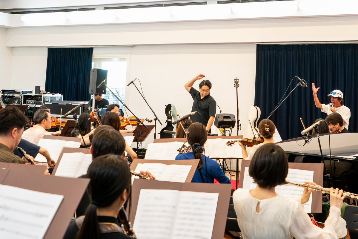 ArtsInnovator's tweet photo. 📢ついに明日本番📢
「#昭和101年シンフォニック歌謡祭」
本日は熱気あふれるリハーサルでした🎻✨

昭和の名曲たちに、生のオーケストラサウンドが重なり――
とんでもなくエモーショナルな時間に…！

胸が熱くなるアレンジの数々に、オケメンバーも大盛り上がり🔥
ここでしか聴けない“昭和×シンフォニー”をぜひ会場で！

当日券もございます🎫
この“生の響き”をぜひ体感してください！

🗓2026/5/30(土)
📍大田区民ホール・アプリコ 大ホール
OPEN 16:00 / START 17:00
@showa_symphonic 

#シンフォニック歌謡祭
#グランドフィル
