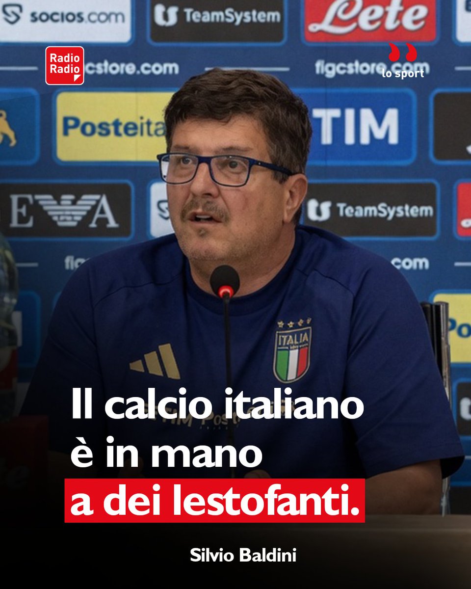 RadioRadioWeb's tweet photo. "Il calcio italiano è in mano a dei dirigenti che pensano ai propri interessi e non alla crescita del gioco del calcio. Si punta a fare mercato con giocatori anziani e non coi giovani perché questo aiuta a fare i propri interessi. Alcune persone le chiamo ‘lestofanti', e spesso questi hanno in mano le redini di questo gioco. Finché non ci saranno dirigenti seri sarà un problema"

Bene come prima conferenza da CT della Nazionale no?