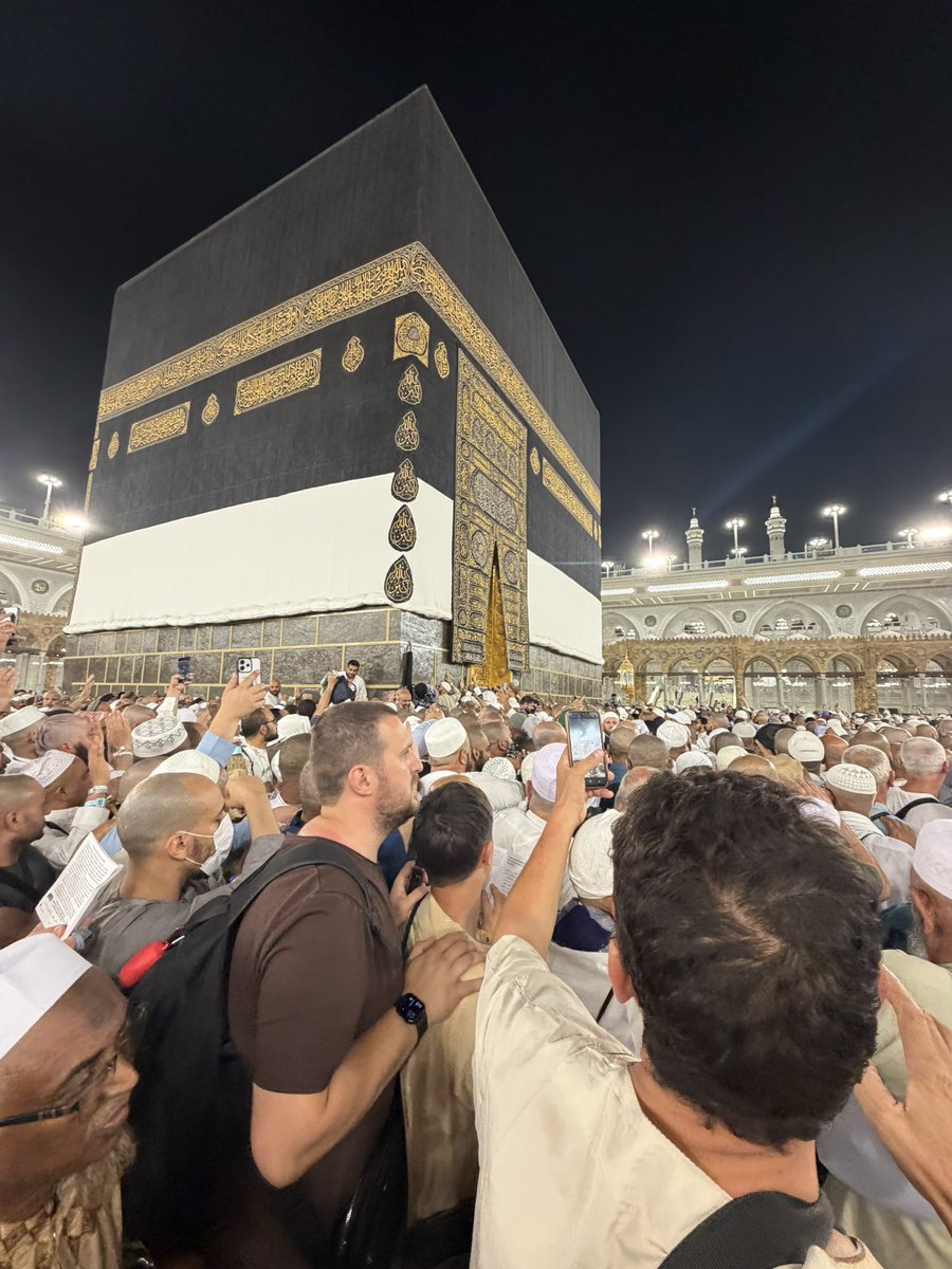 a7md_'s tweet photo. ١٫٧ مليون حاج —
لكلٍ منهم مسارٌ مرسوم، وخطوةٌ محسوبة.
هذا البلد يستحق الفخر مرتين:
مرةً برجاله، ومرةً بما صنعت أيديهم.

📷 تصوير شخصي https://t.co/2KOoZpCo21