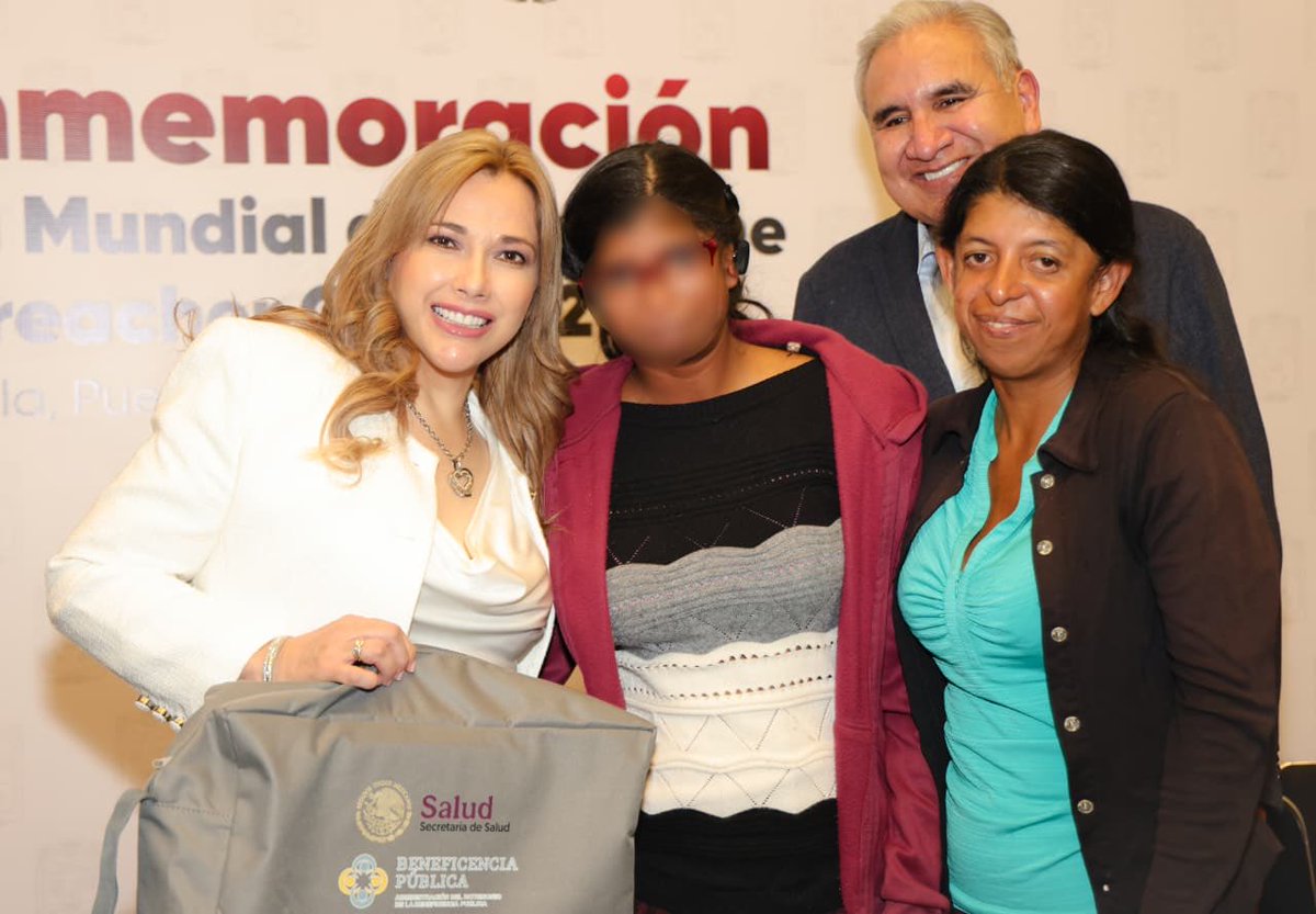 armentapuebla_'s tweet photo. En coordinación con la Beneficencia Pública del Gobierno de México, mi esposa, Ceci, entregó aparatos auditivos a niñas👧🏻, niños👦🏻 y personas 🧑‍🧑‍🧒‍🧒 que hoy dan un paso más hacia una mejor calidad de vida, en el marco del Día del Síndrome de Treacher Collins. 🫶🏻✨ https://t.co/M2DNCVIhe0