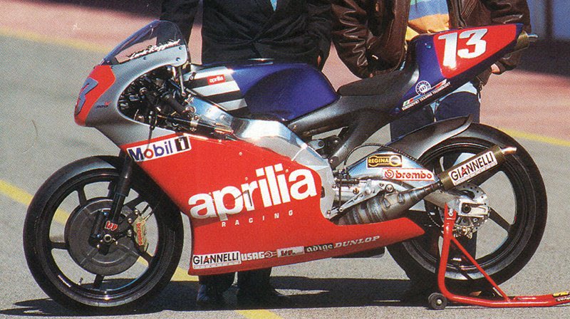ducatikey's tweet photo. @bikesontnt On air @gavinemmett &amp; @SylvainGuintoli said @McWill99 rode a 400 Aprilia. In 1994 it was a 410, then 420cc, rising to a 460 by 1996. They sat out 1998, returning in 1999 with a 498cc for Harada which was the same bike used by McWilliams in 2000. All twins were allowed to be 105kg https://t.co/inY6sgFmR2