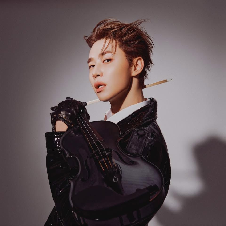 _LHENsky_'s tweet photo. Henry’s new profile and header/cover photos. 🎻🫠🥰

@henrylau89 #HenryLau #헨리 #刘宪华 https://t.co/alkHBmTome