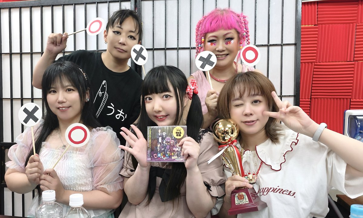 hananoichigo15's tweet photo. 本日の
どこかのTVで見たゲームをやってみる会「第2回演者深堀り！YES/NOクイズ大会」
ありがとうございました〜( ฅ› ·̮ ‹ฅ )💕︎💕︎

花野苺のアホさが垣間見えてしまったw

YES/NOクイズ、奥が深くてとても面白かった💭🍓(ㅅ´꒳` )✨️✨️ https://t.co/jf3btQwGWG