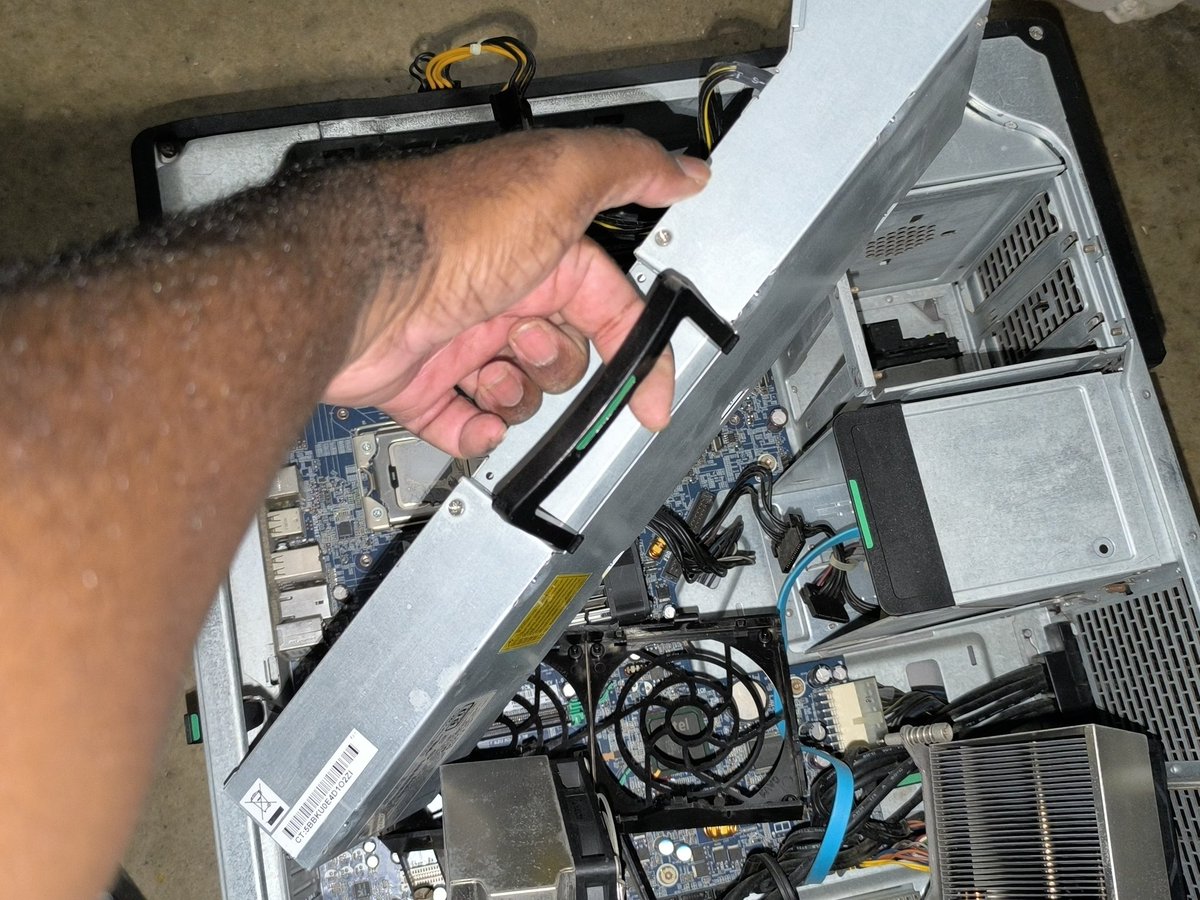 Technicational's tweet photo. Sad to see it go... But My @HP Z600 has kicked the bucket.... Again! The power supply just keeps ending itself. Plus a multitude of other things that are obsolete. Kmt https://t.co/SbzaHyW28W
