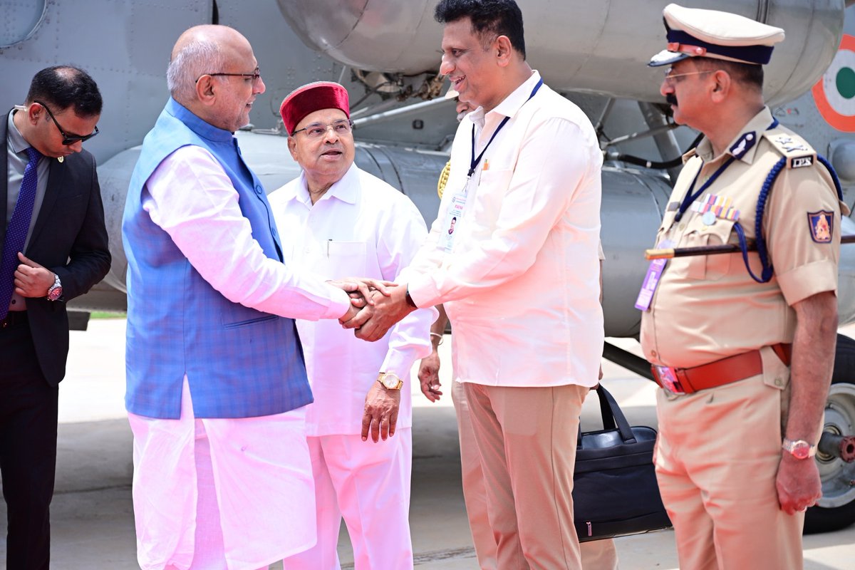 drmcsudhakar's tweet photo. Honoured to attend 75th Platinum Jubilee celebrations of UBDT College, Davanagere, alongside Vice President of India Sri CP Radhakrishnan and the Governor of Karnataka Sri Thawarchand Gehlot ravaru. A proud occasion celebrating the institution’s rich legacy, academic excellence https://t.co/YbGokaLynh